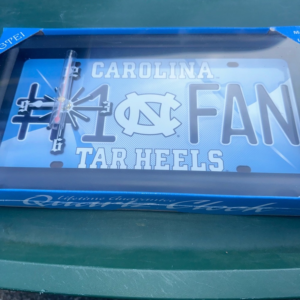 North Carolina Tar Heels #1 fan license plate clock